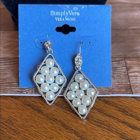 Vera Wang Jewelry - Vera Wang Silver Diamond-Shaped Pearl Earrings